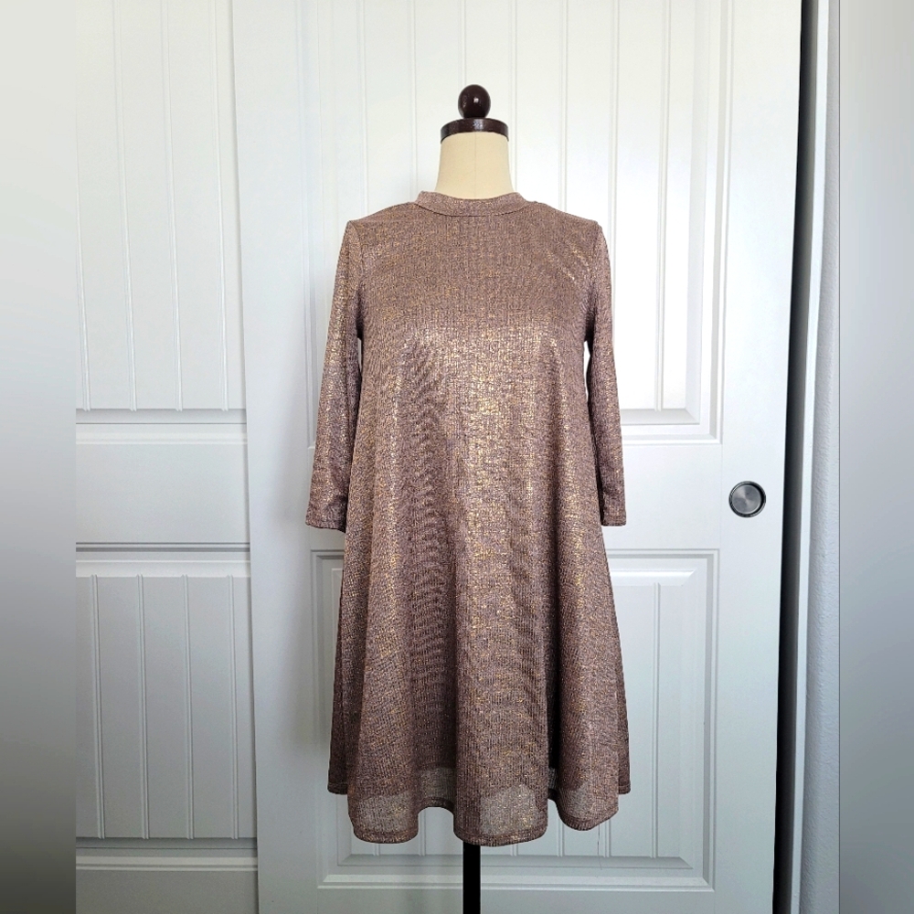 Pink A-line 60s inspired dress with gold thread details